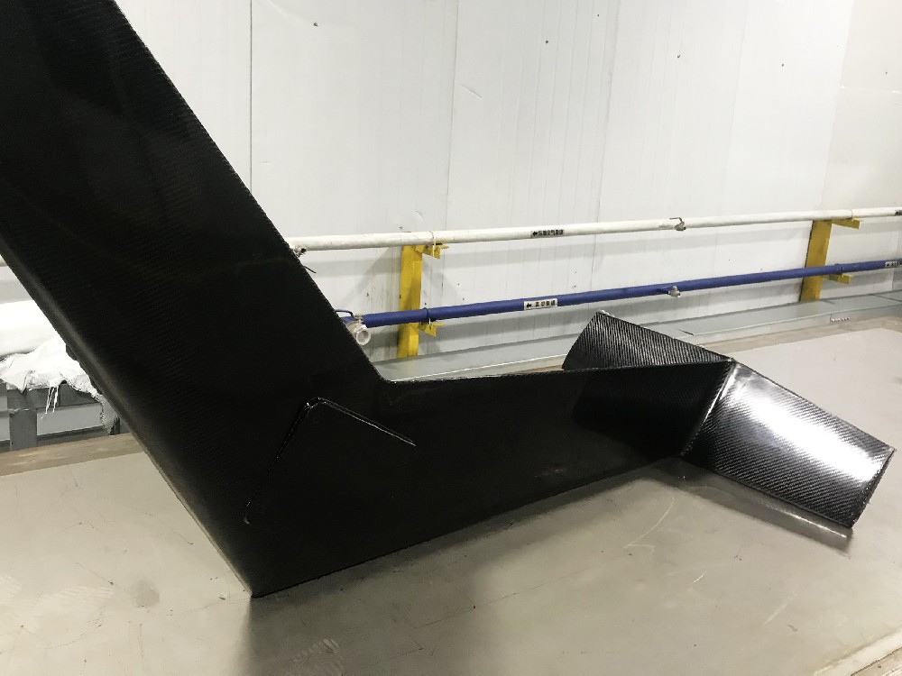 碳纤维飞机尾翼